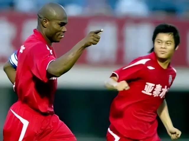 比利亚雷亚尔规划九名租借回归球员的未来'></a></li></ul></div></div><div class=