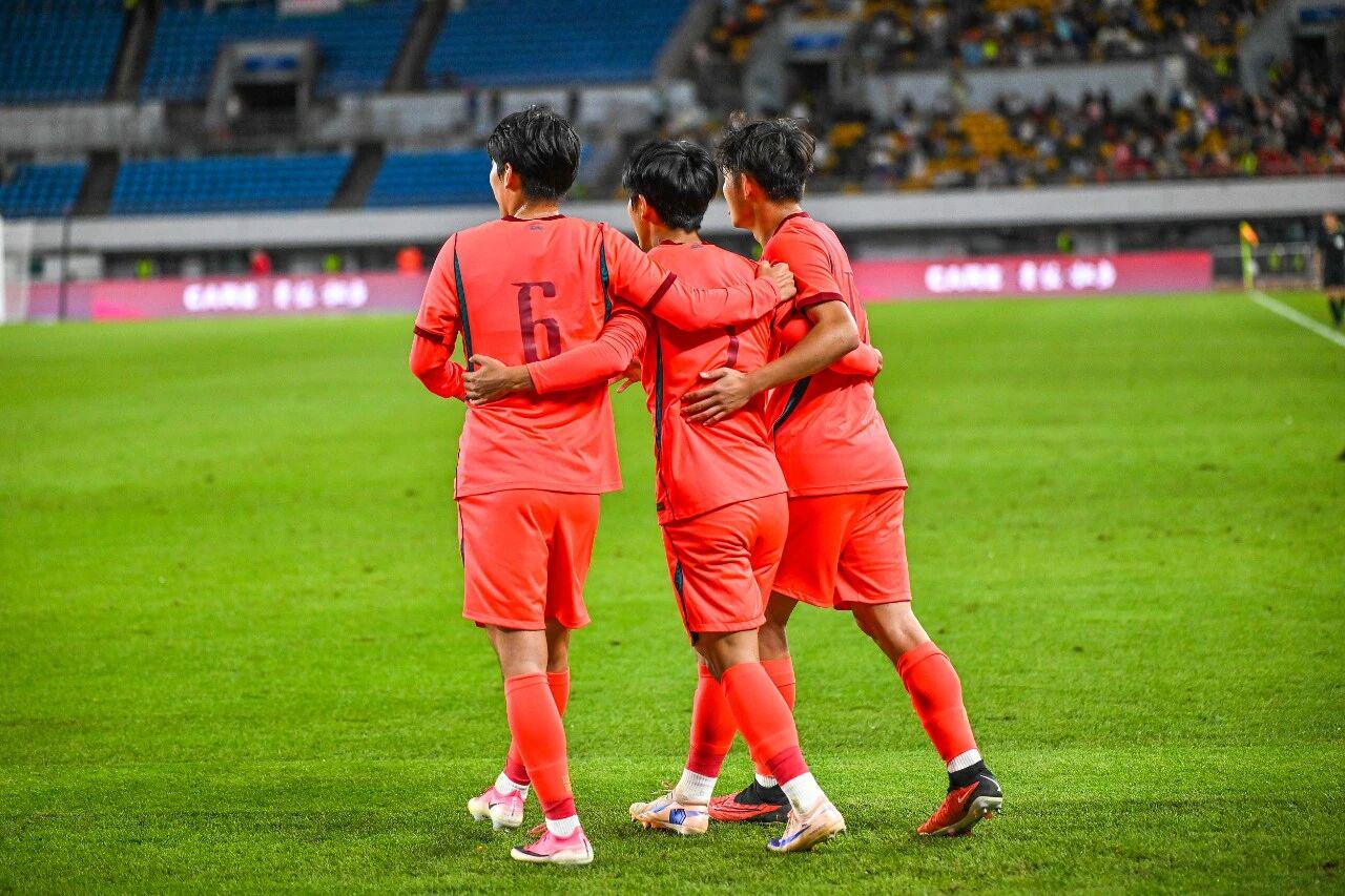 世体：世界杯18决赛西葡战，巴萨体育总监德科现场观战